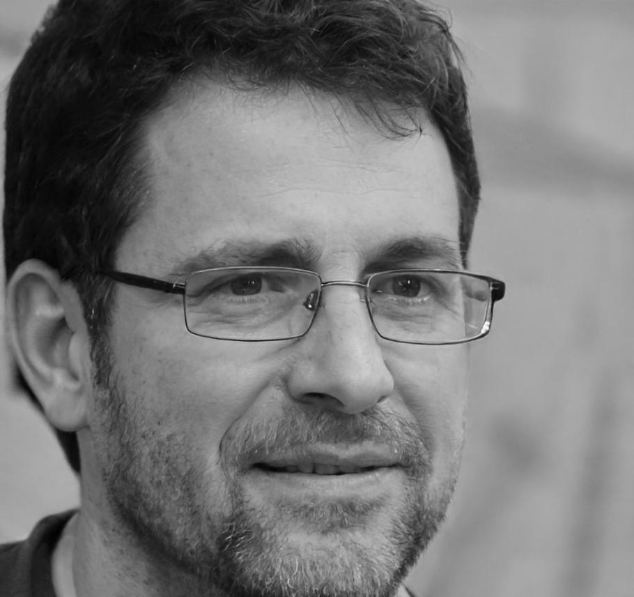 Dr. Marcus Weber - Senior Finanzanalyst und Dozent